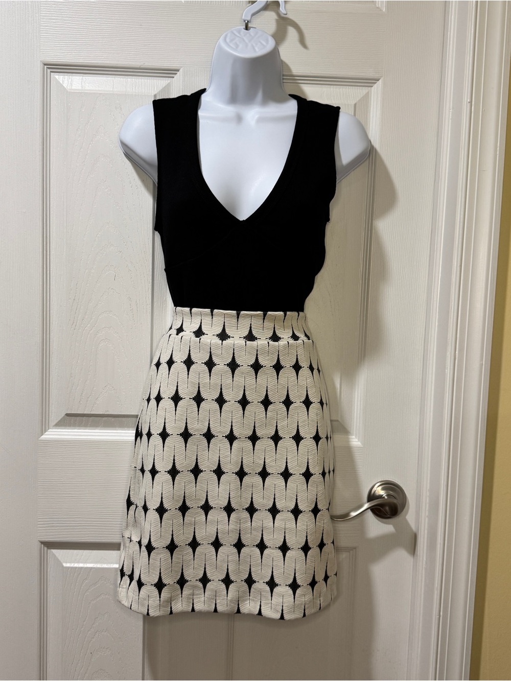 Renee C NWT XS black & ivory geometric mini skirt & black sleeveless Musera top